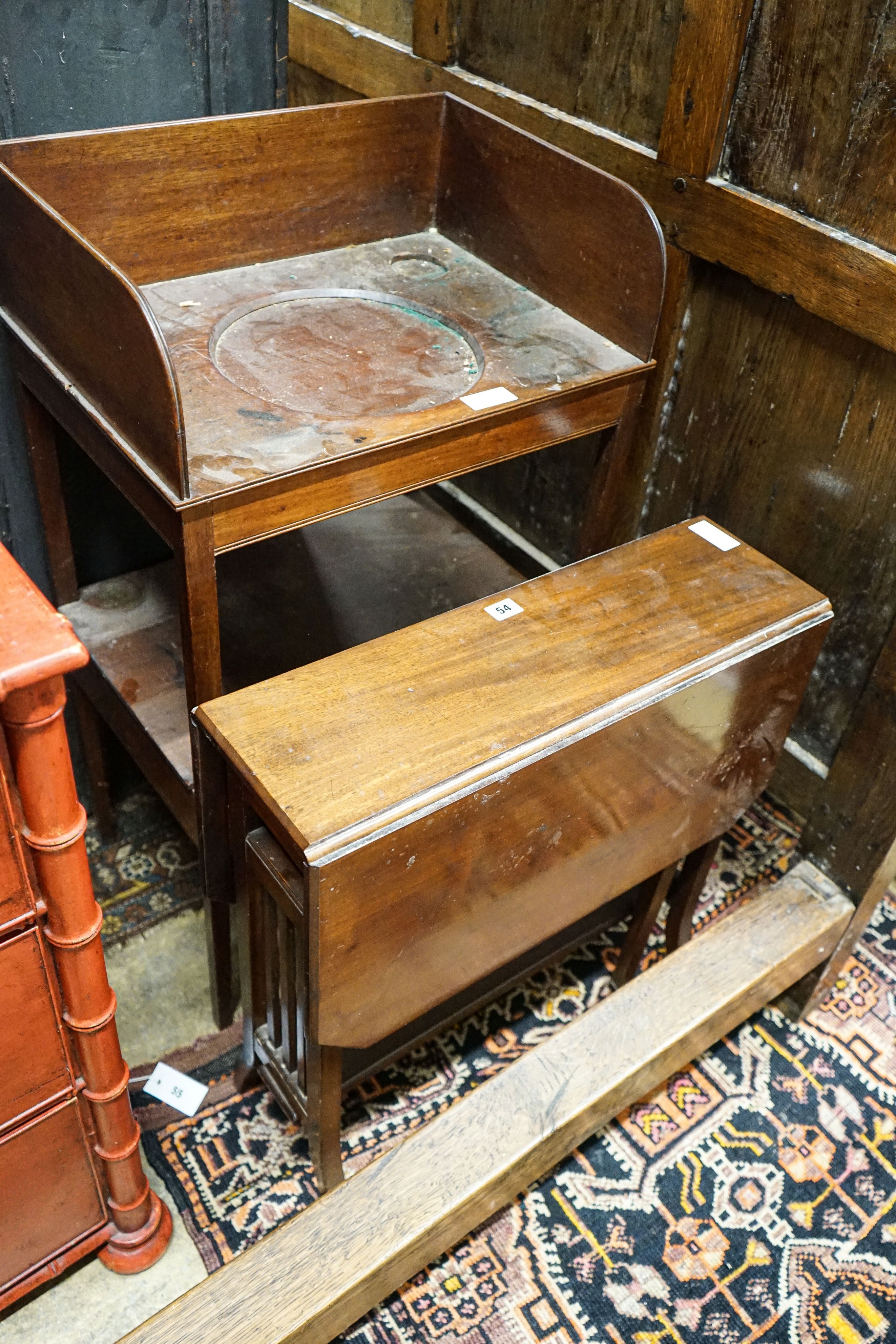 An Edwardian mahogany Sutherland table, width 60cm, together with a George III mahogany two tier washstand